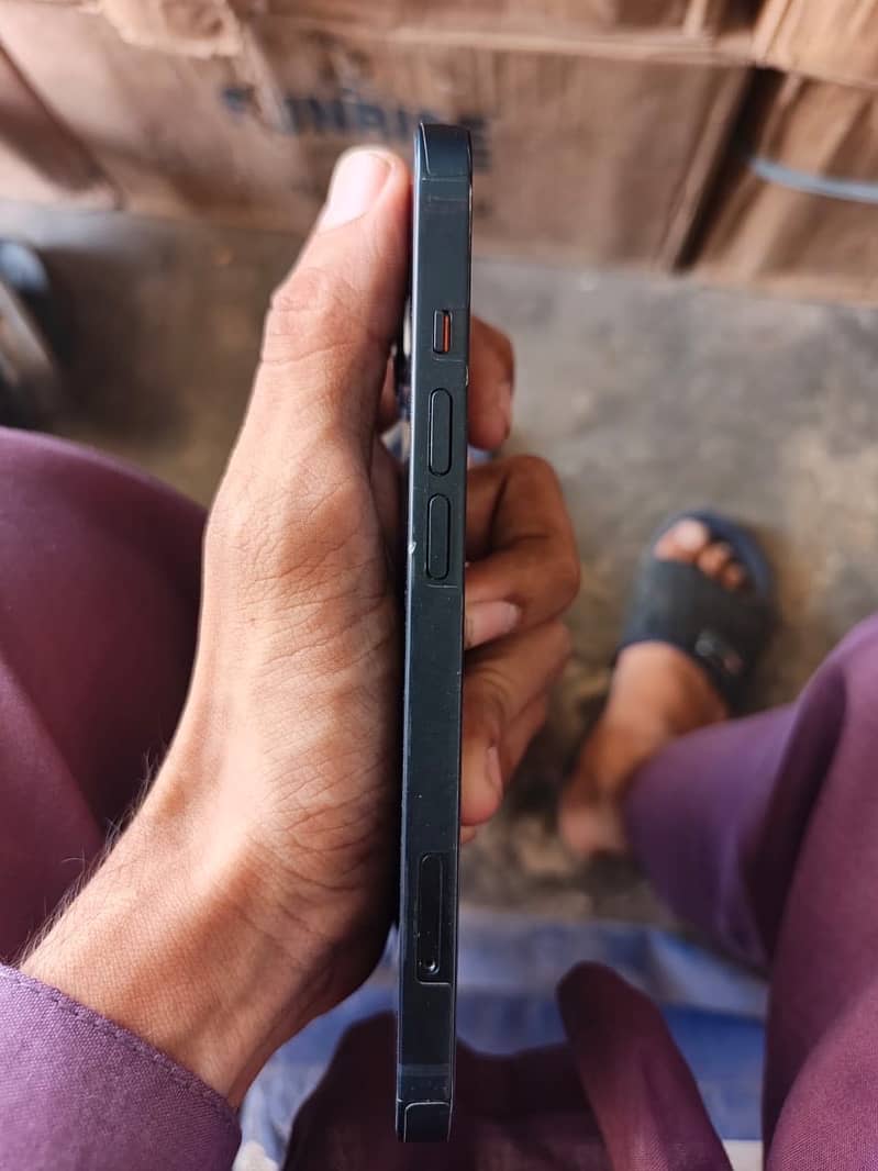 Apple iPhone 13 5