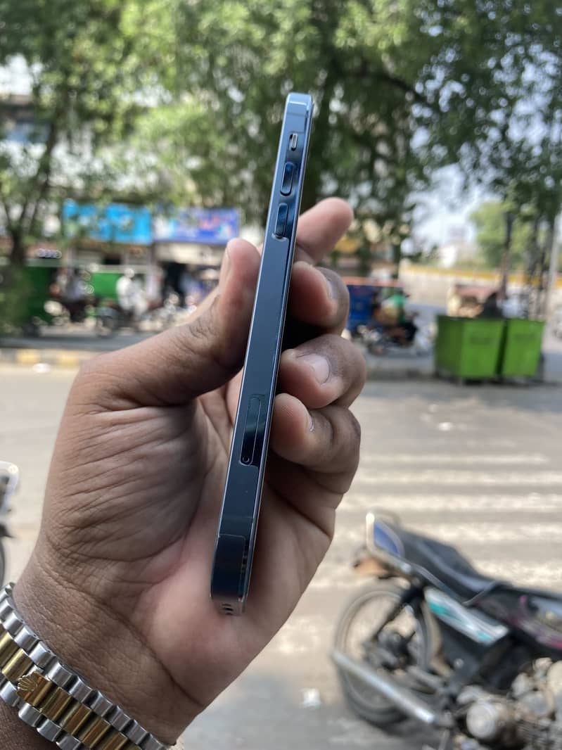 Apple iPhone 12 Pro 1