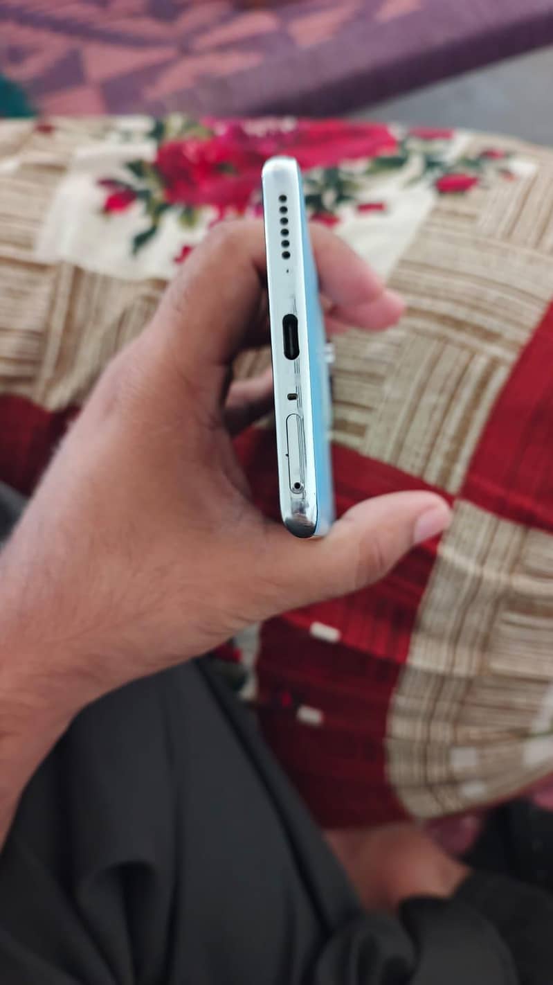 Tecno CAMON 40 Pro 4