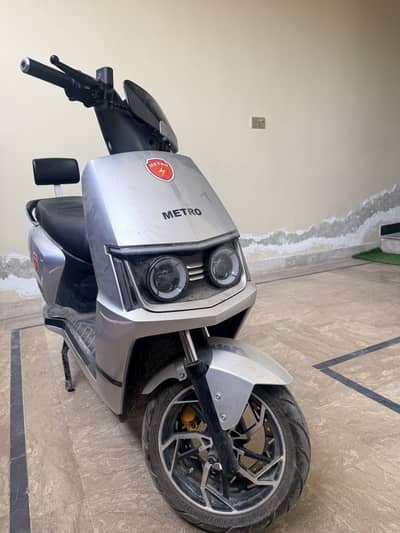 Metro m6 electric scooty