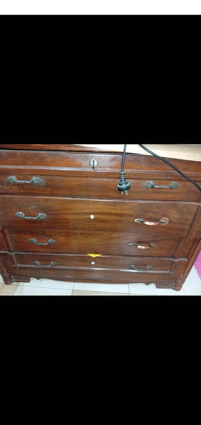 DRESSER
