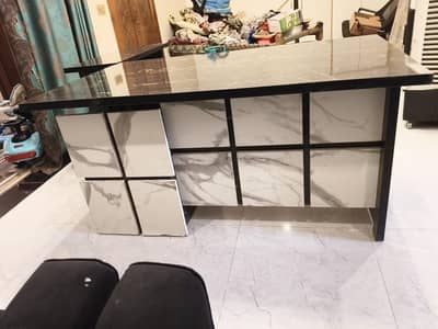 Brand new Condition Modern Design Office Table for Sale