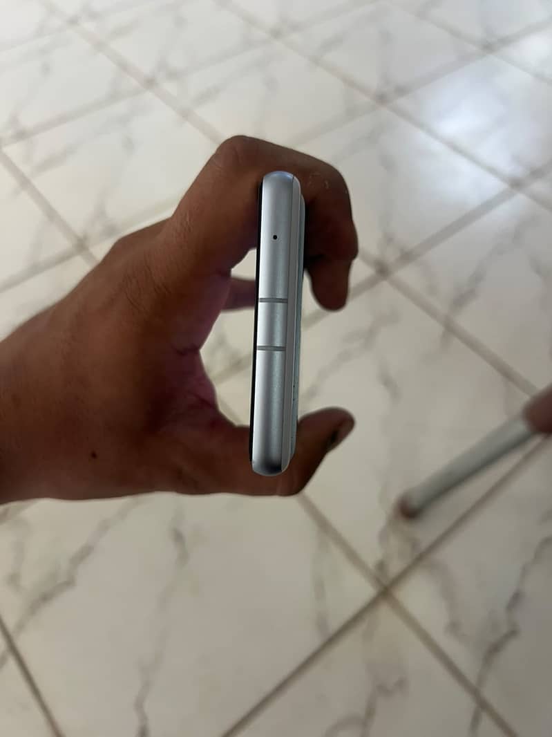 Google Pixel 7a 4