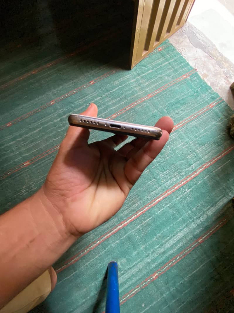 Apple iPhone X 3