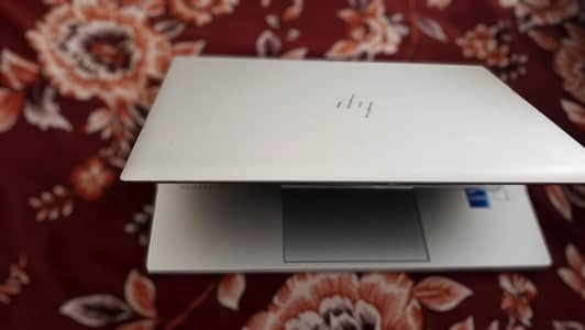 HP Laptop 11 generation 830 G8