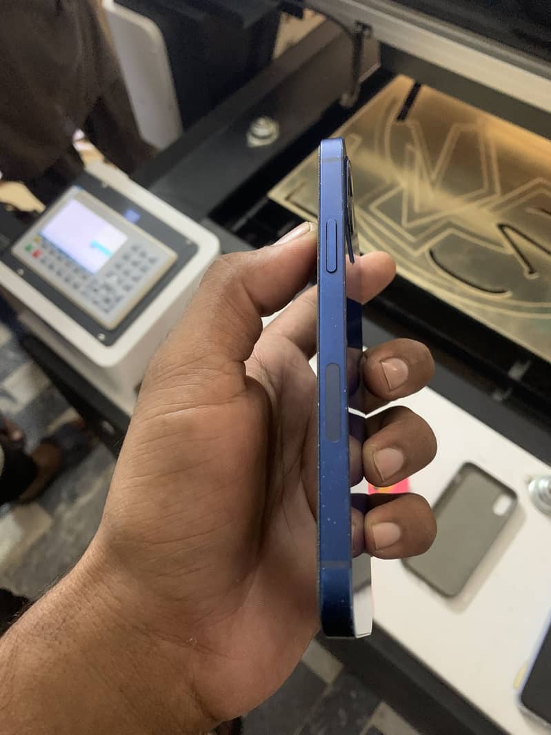 Apple iPhone 12 1