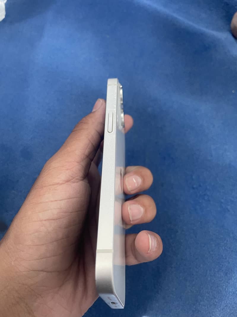 Apple iPhone 13 1