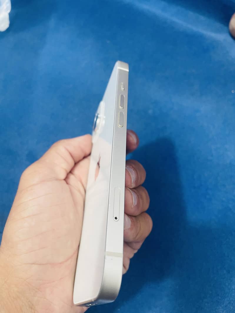 Apple iPhone 13 2