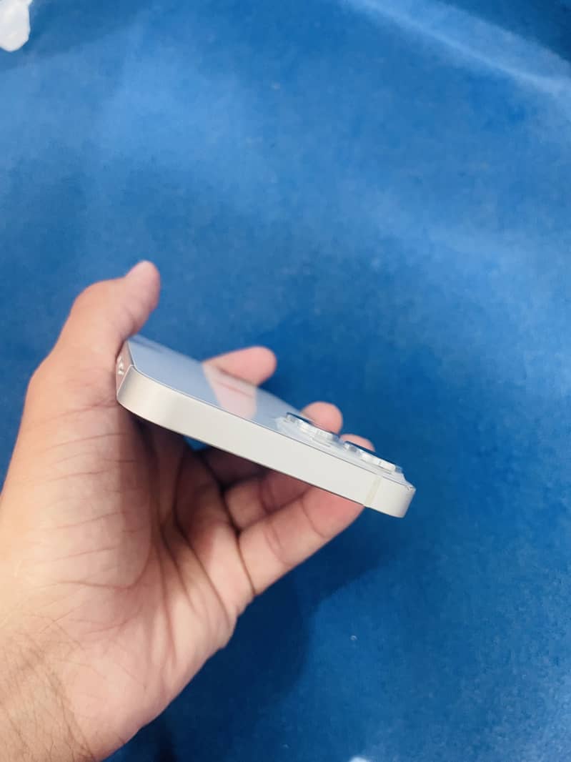 Apple iPhone 13 3