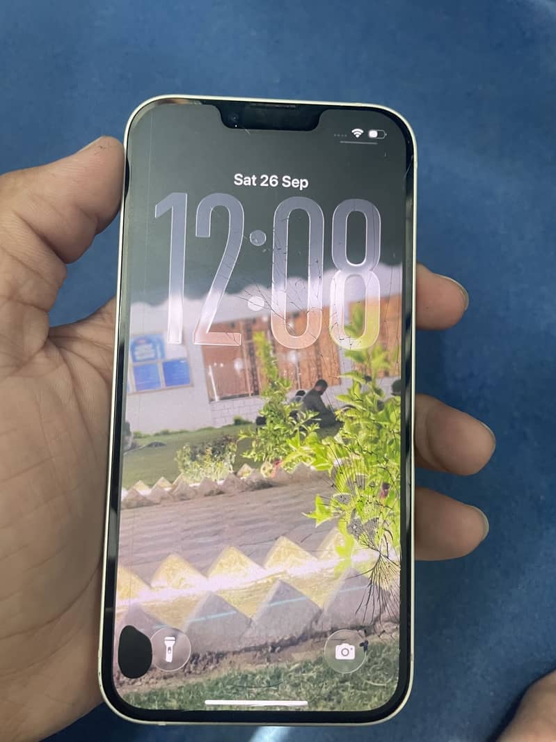 Apple iPhone 13 5