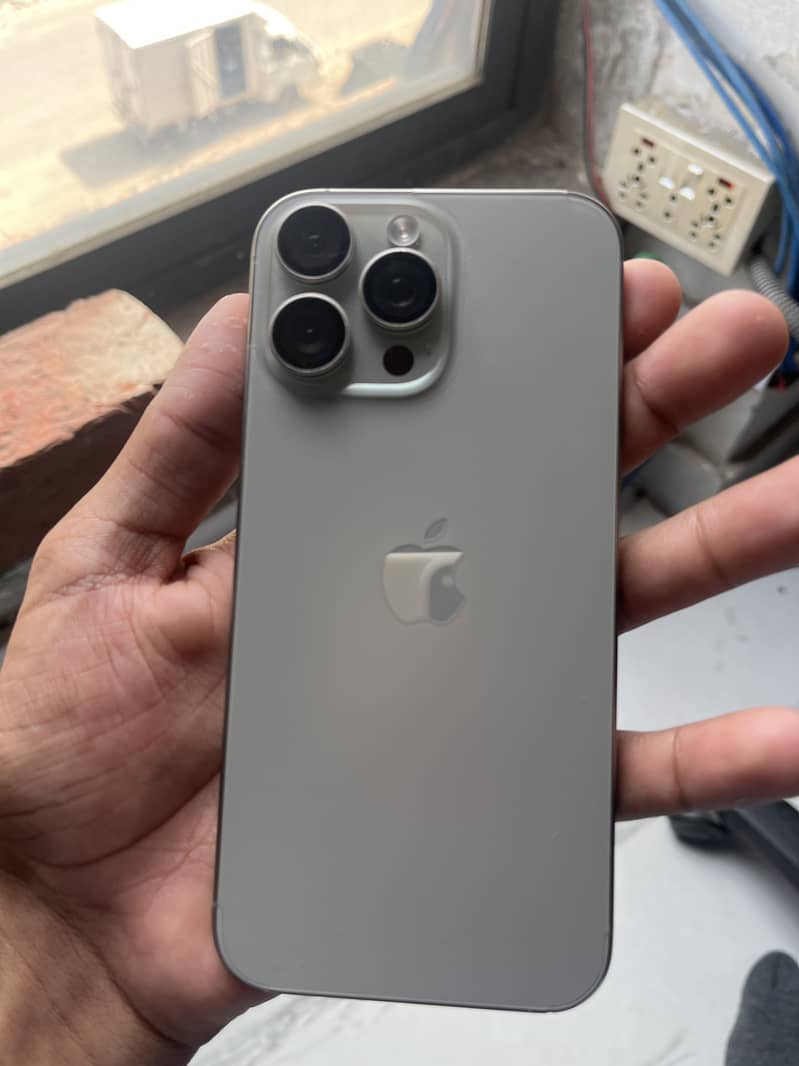 Apple iPhone 16 Pro Max 0