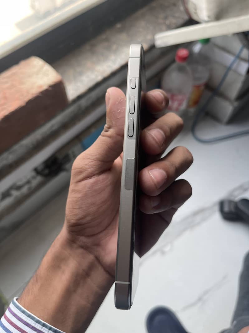 Apple iPhone 16 Pro Max 3