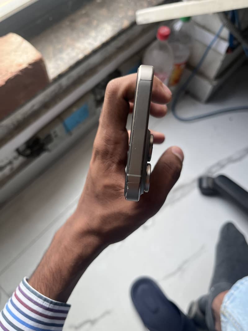 Apple iPhone 16 Pro Max 4