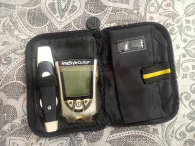 FreeStyle Optium Neo Glucometer by Abbott