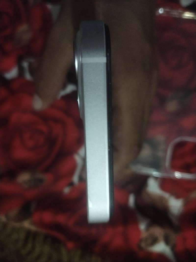 Apple iPhone 13 3
