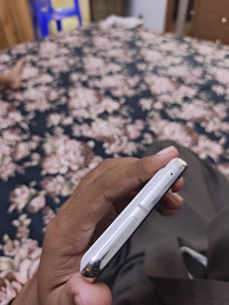 Google Pixel 8 pro 4