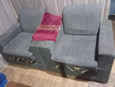 5 seater sofa set in grey colour.