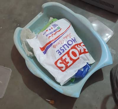 Cat Liter Box with 5kg pack liter urgent sale
