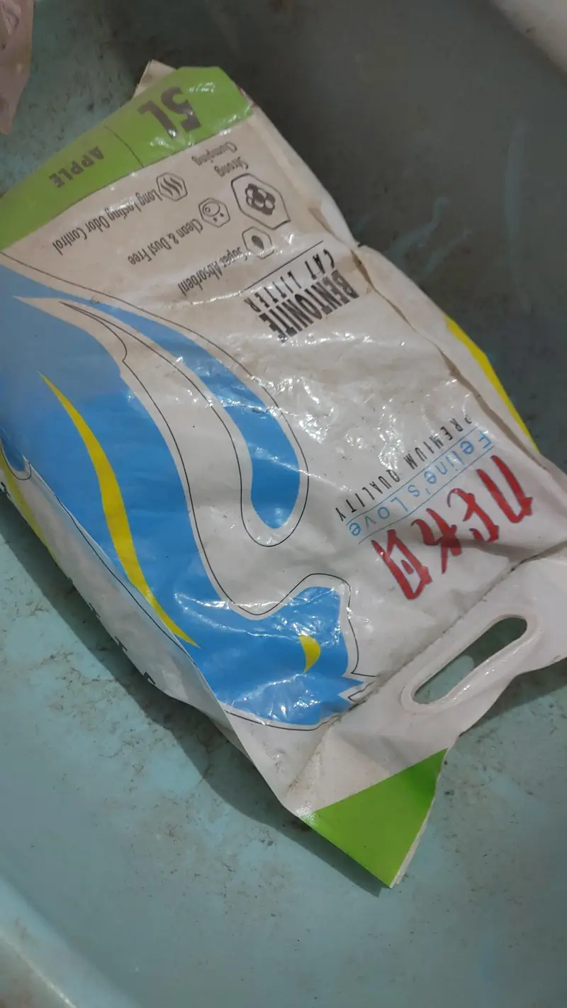 Cat Liter Box with 5kg pack liter urgent sale — photo 2