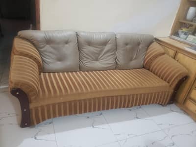 selling a sofa set