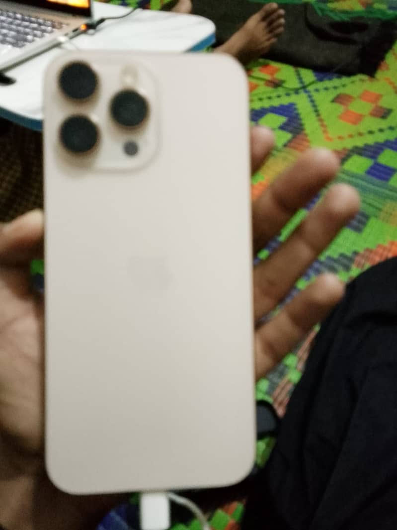 Apple iPhone 16 Pro Max 0