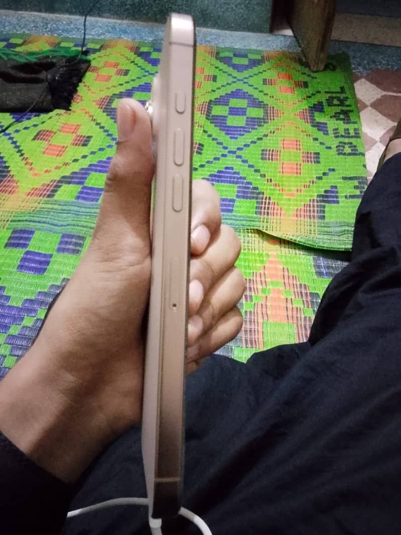 Apple iPhone 16 Pro Max 2