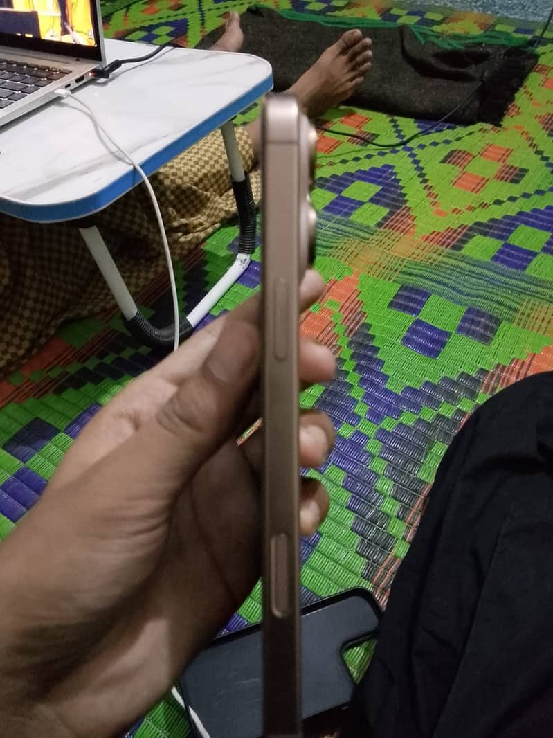 Apple iPhone 16 Pro Max 3