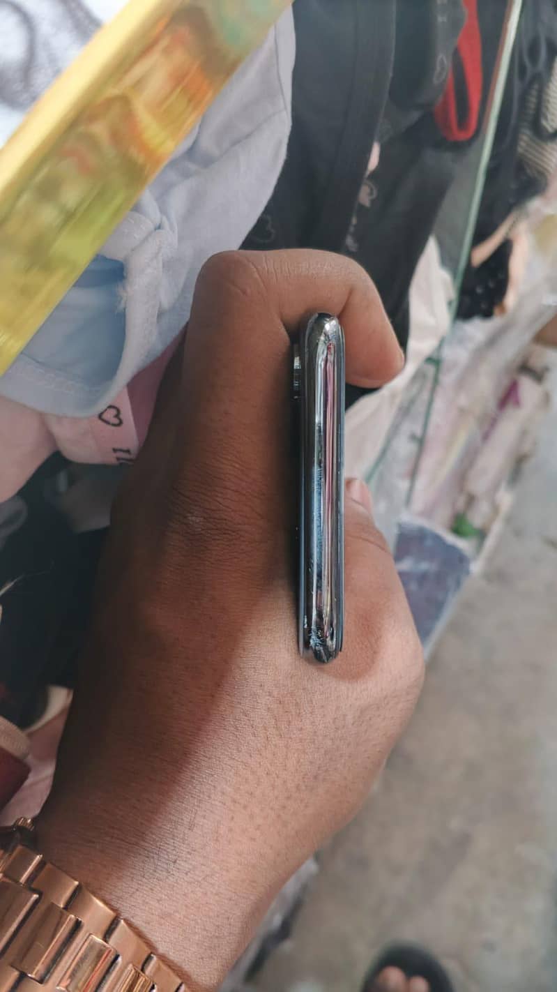 Apple iPhone X 4