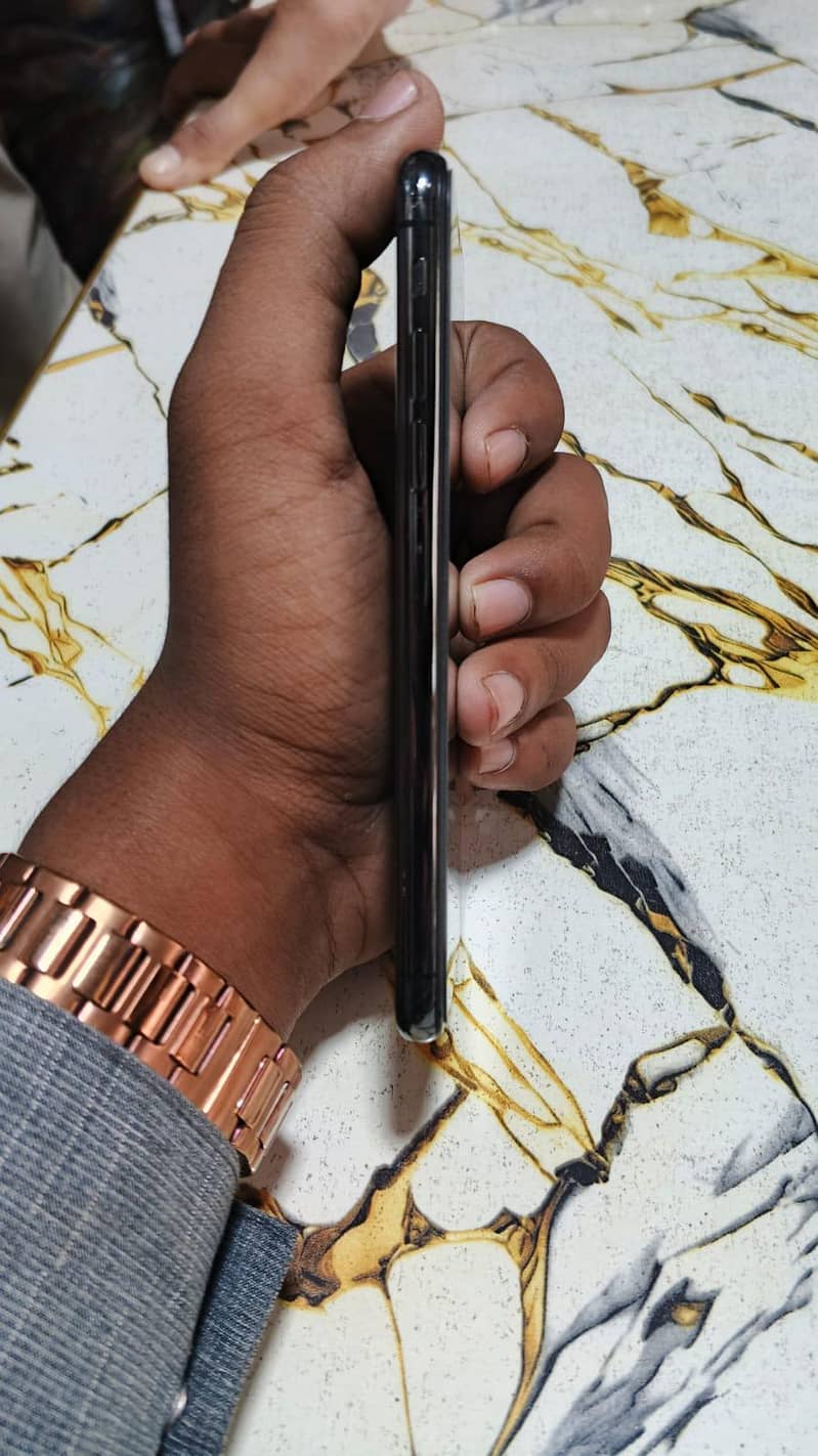 Apple iPhone X 5