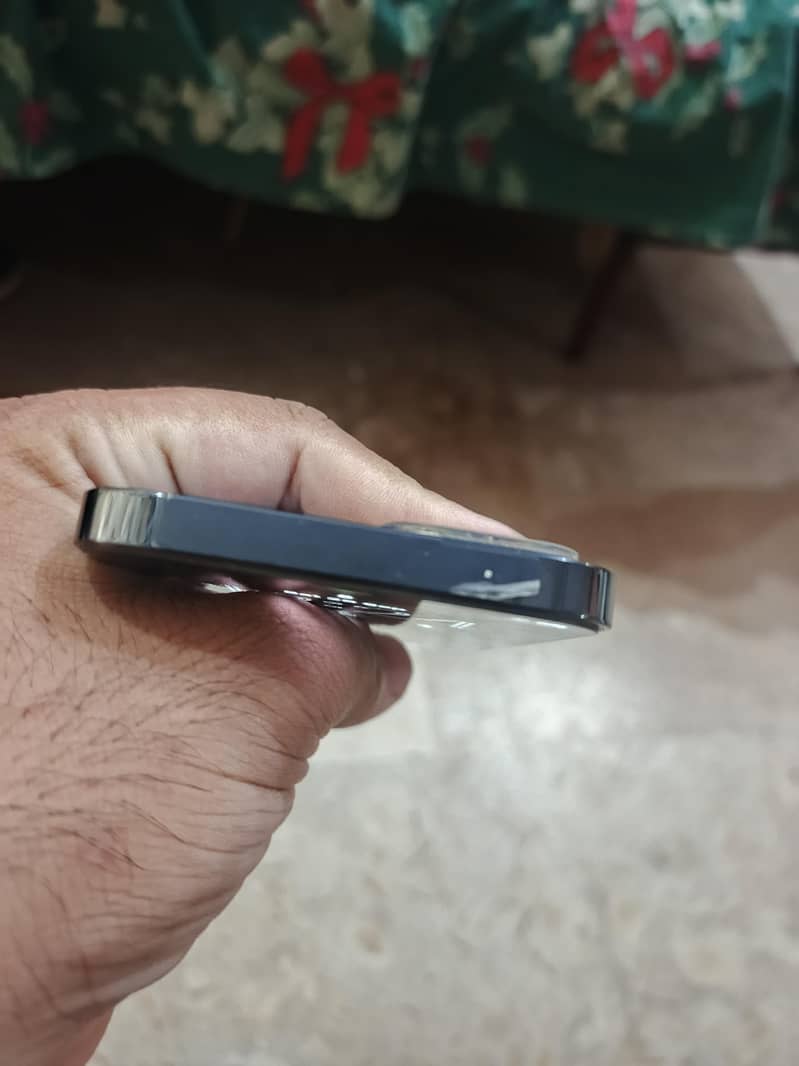 Apple iPhone 12 Pro 4