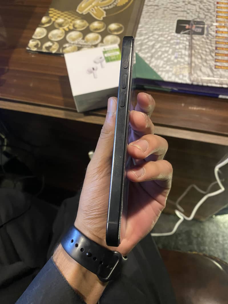 Apple iPhone 15 Pro Max 1