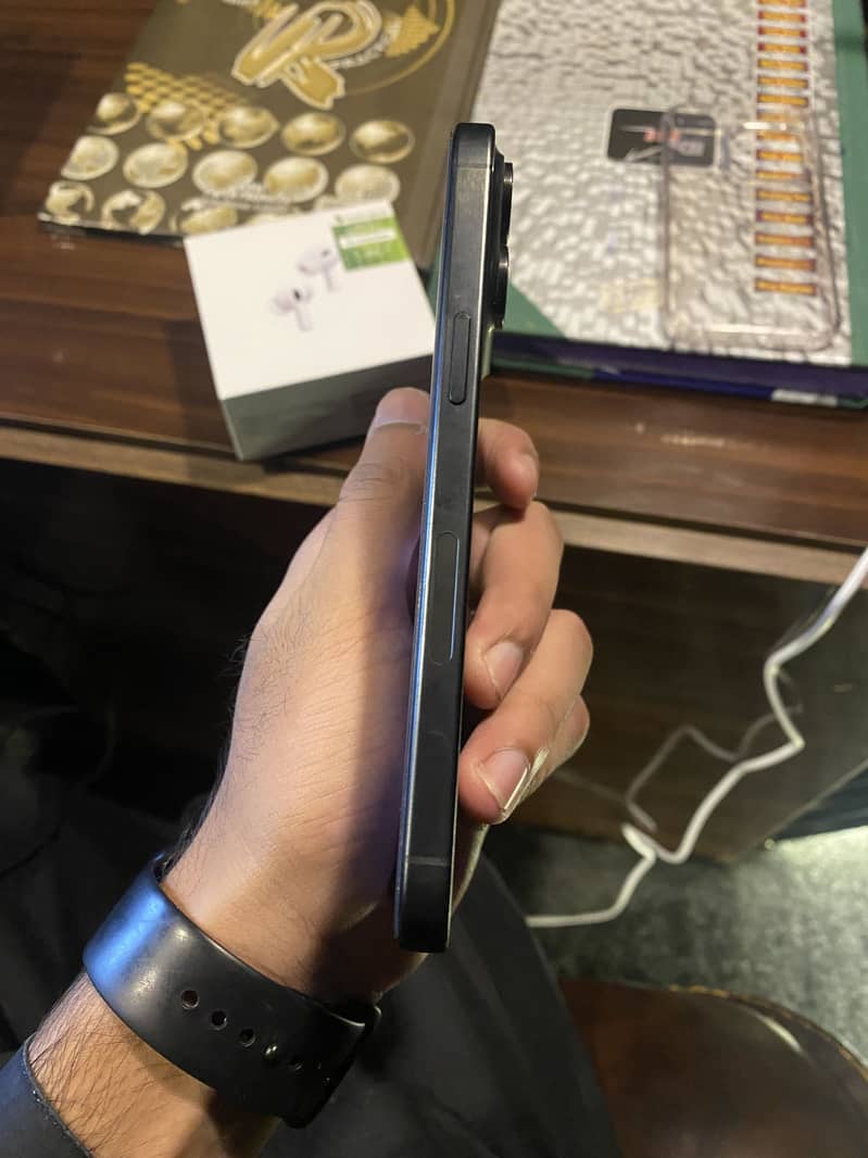 Apple iPhone 15 Pro Max 5
