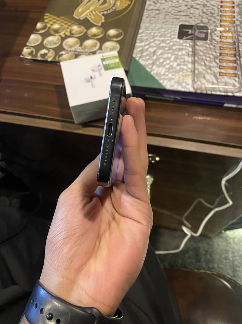 Apple iPhone 15 Pro Max 7