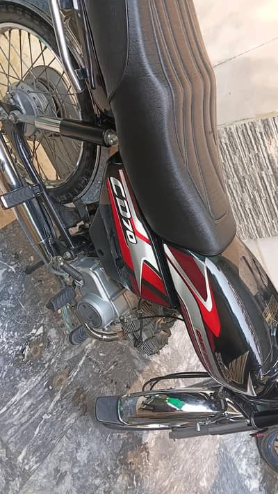 Honda CD 70 2025 — Black | Only 8,400 KM Used