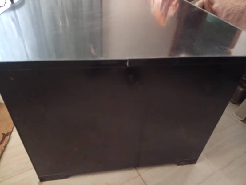 Table Between Room New Condition 2