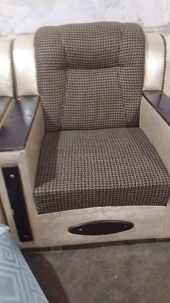 filling waly sofas 7