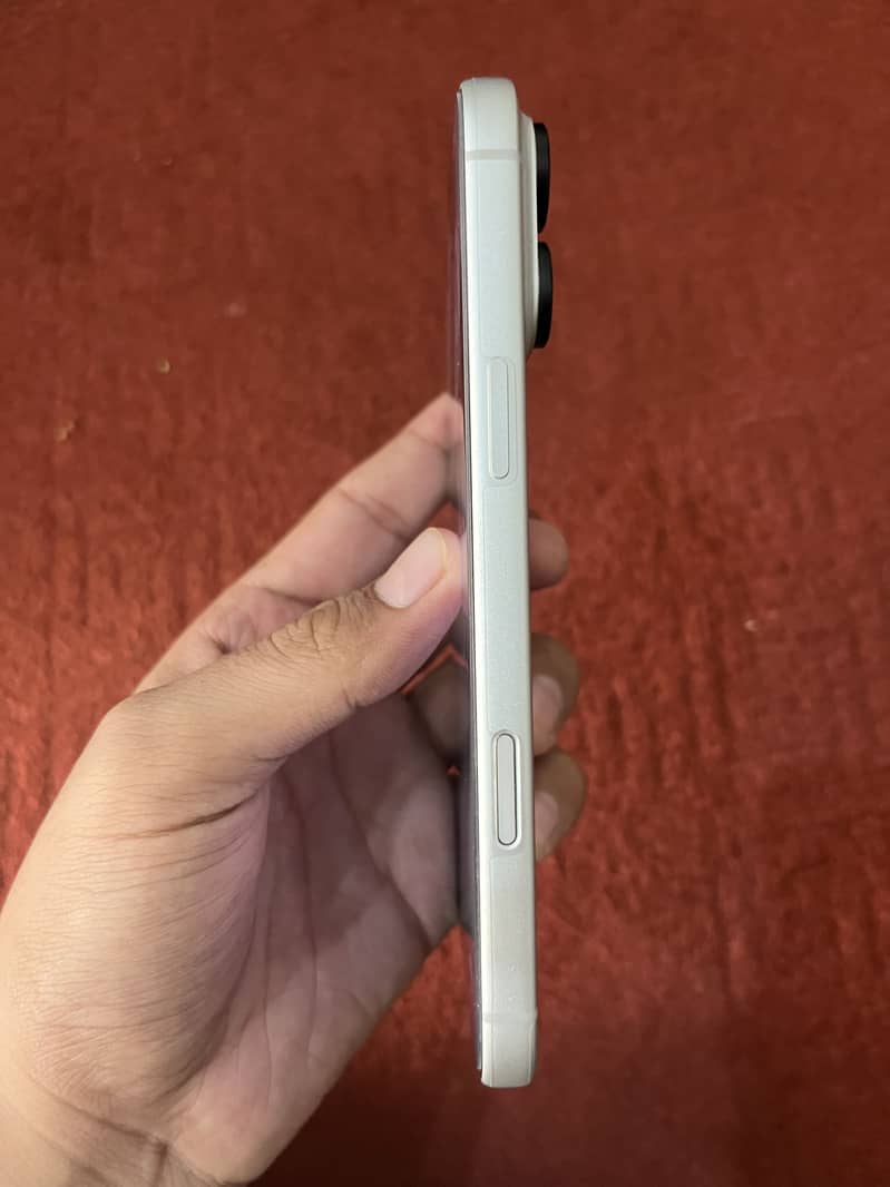 Apple iPhone 17 Pro Max 4