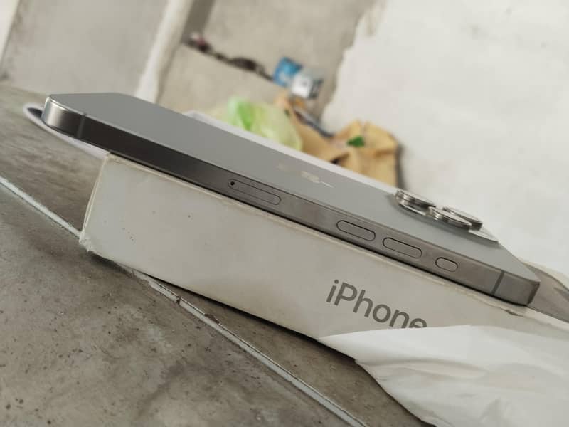 Apple iPhone 15 Pro Max 3