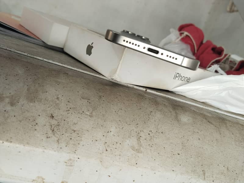 Apple iPhone 15 Pro Max 4