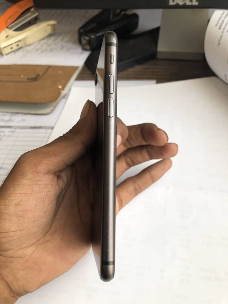 Apple iPhone 8 1