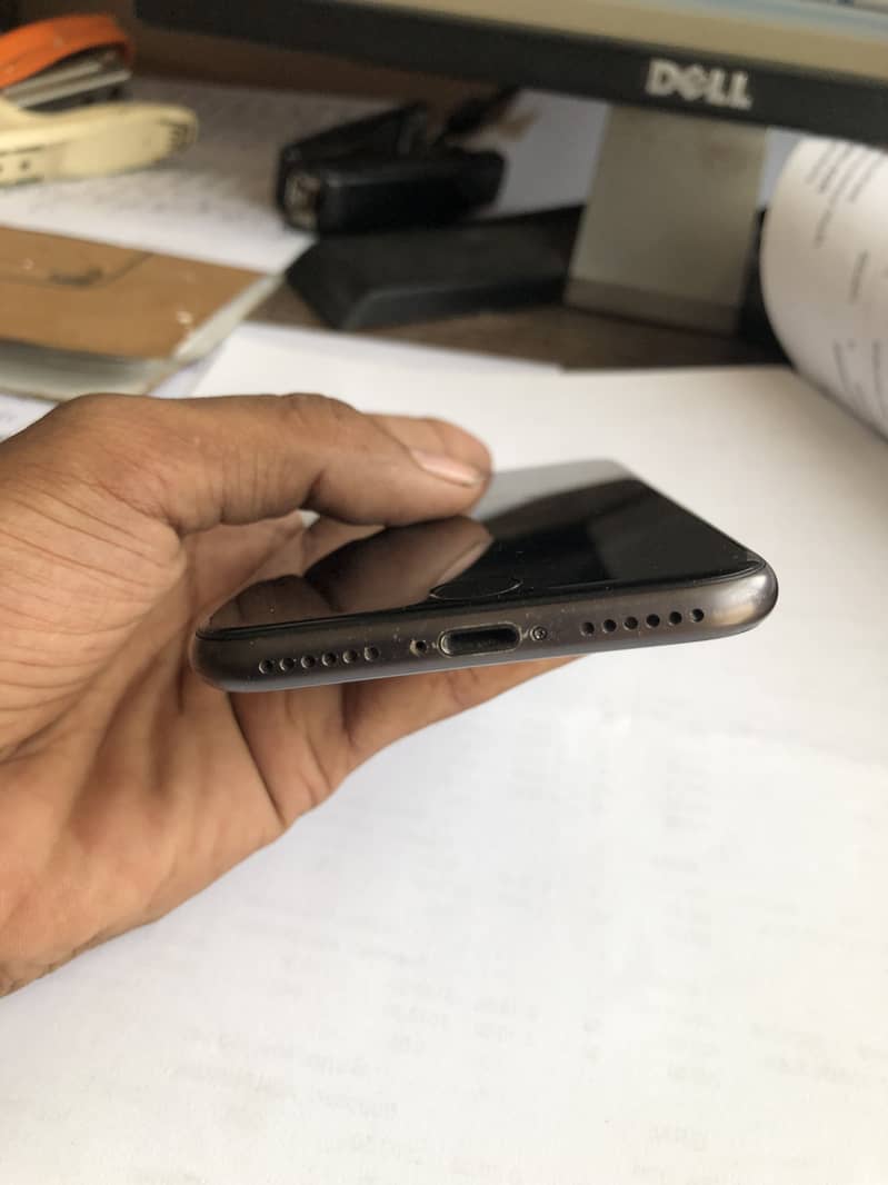 Apple iPhone 8 3