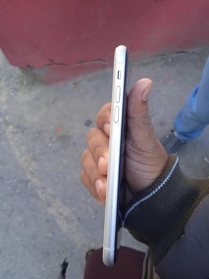 Apple iPhone 11 2
