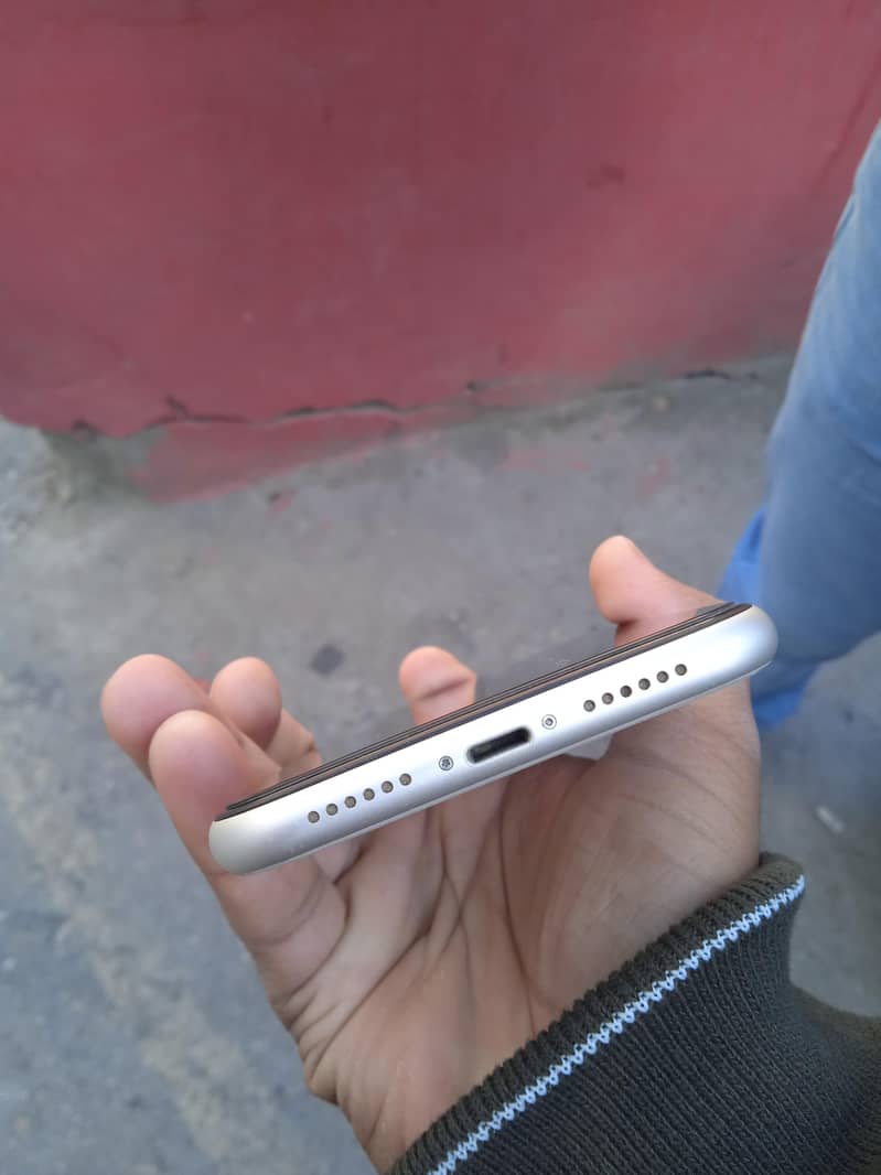 Apple iPhone 11 5