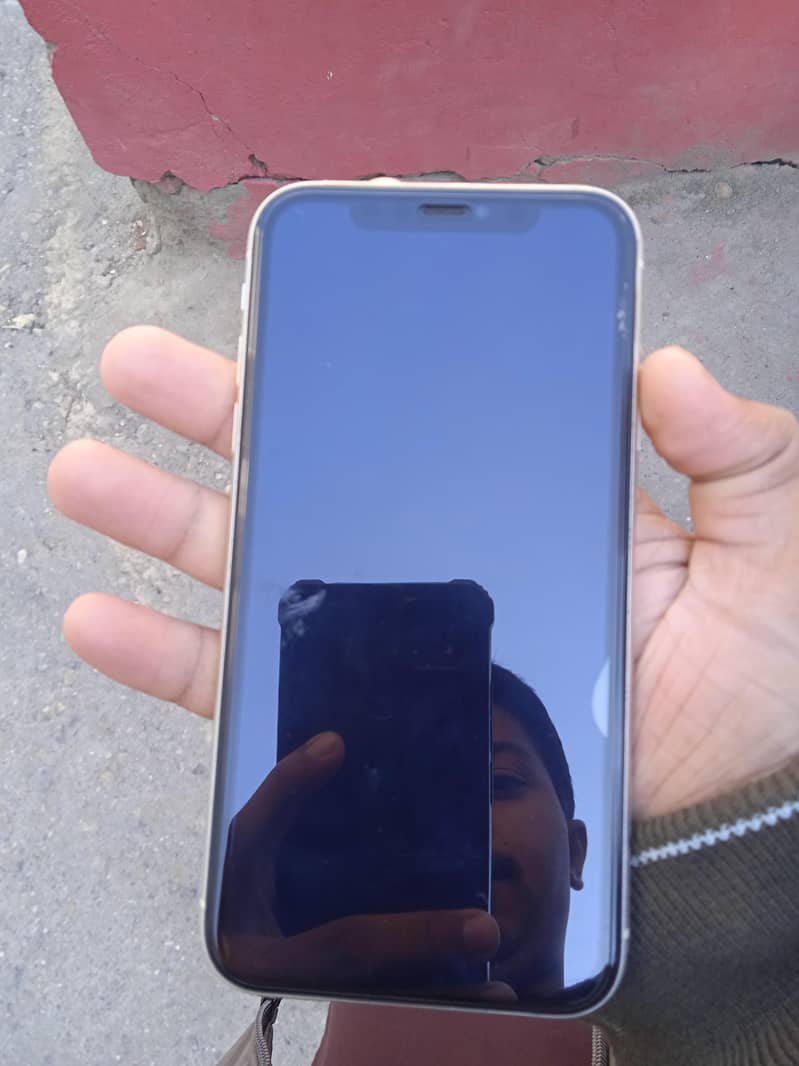 Apple iPhone 11 7