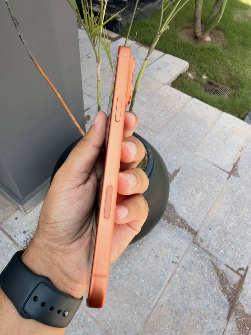 IPHONE 17 PRO MAX 4