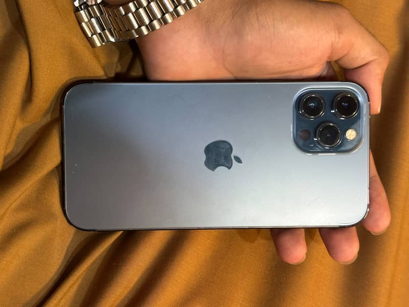 Apple iPhone 12 Pro Max 4