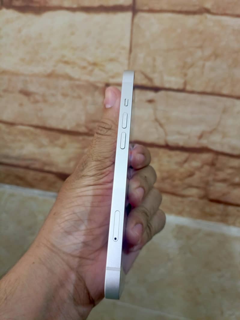 Apple iPhone 13 3