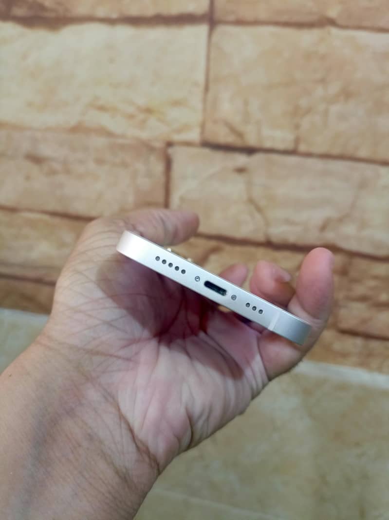Apple iPhone 13 4