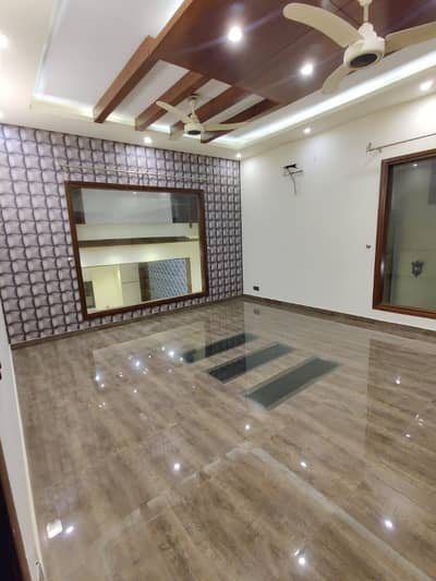 500 SQ Yard Villa Available For Rent