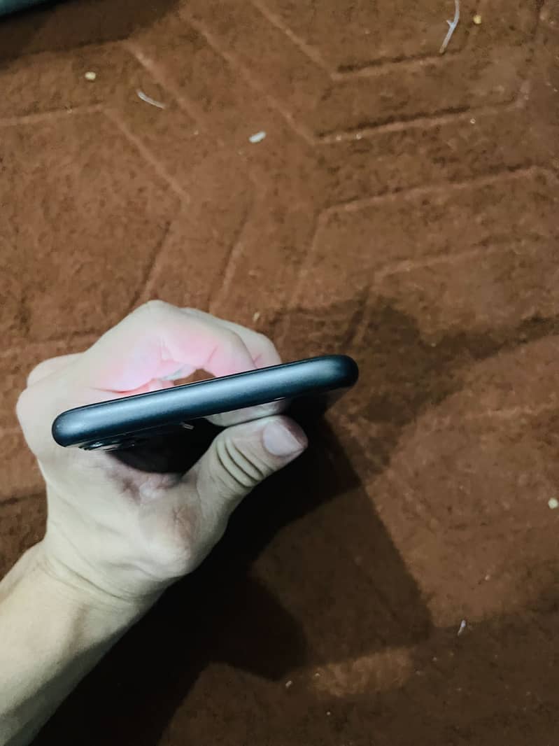 Apple iPhone 11 3